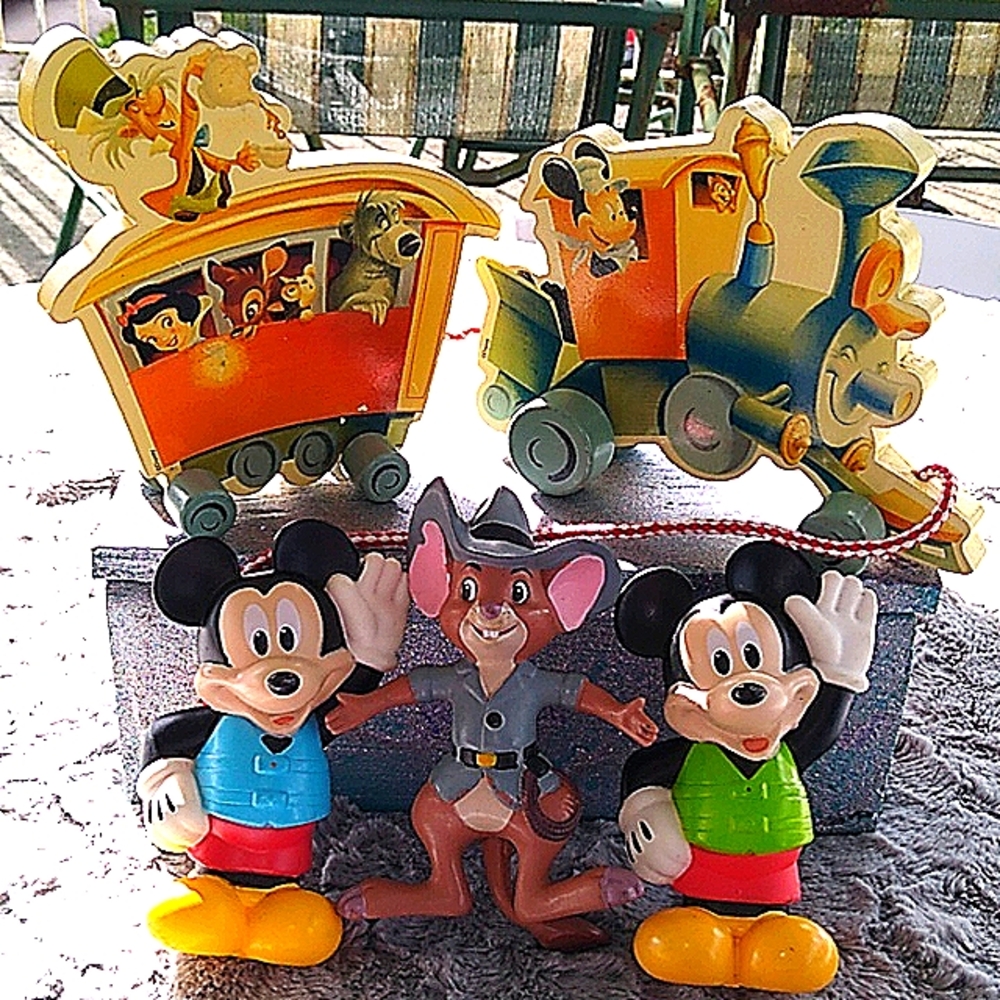 T-333 Lot of Vintage Disney Character toys